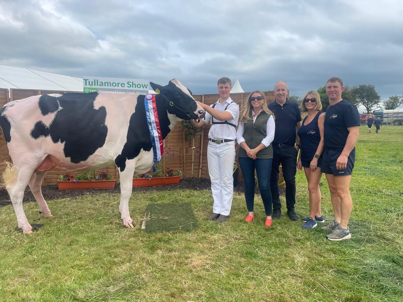 Winner: Hallow Haniko Twizzle with Liz Glynn and Chris from TP Whelehan Crop Protection